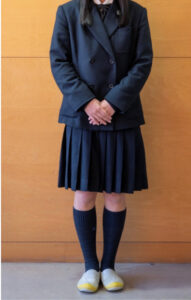 日出学園高校の制服画像
